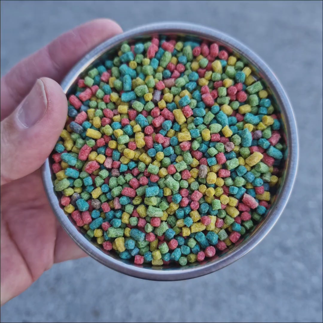 Video showing Vetafarm Nutriblend Mini Pellet packaging and pellet size