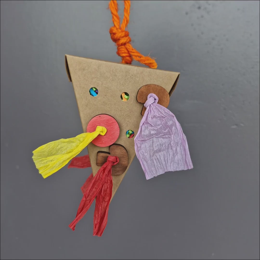 Simple Pizza Slice – paper and cardboard foraging toy for small birds