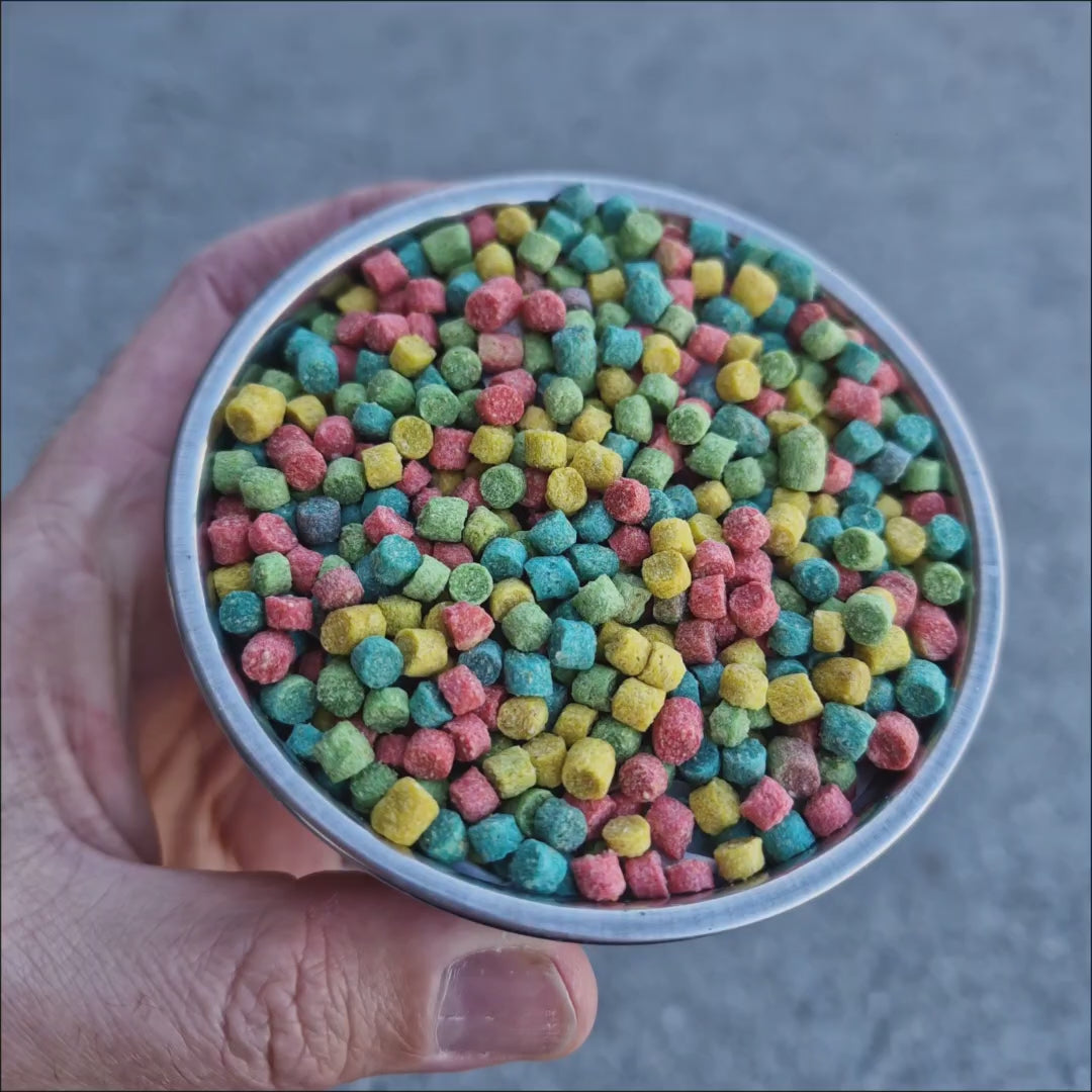 Video showing Vetafarm Nutriblend Small Pellet packaging and pellet size