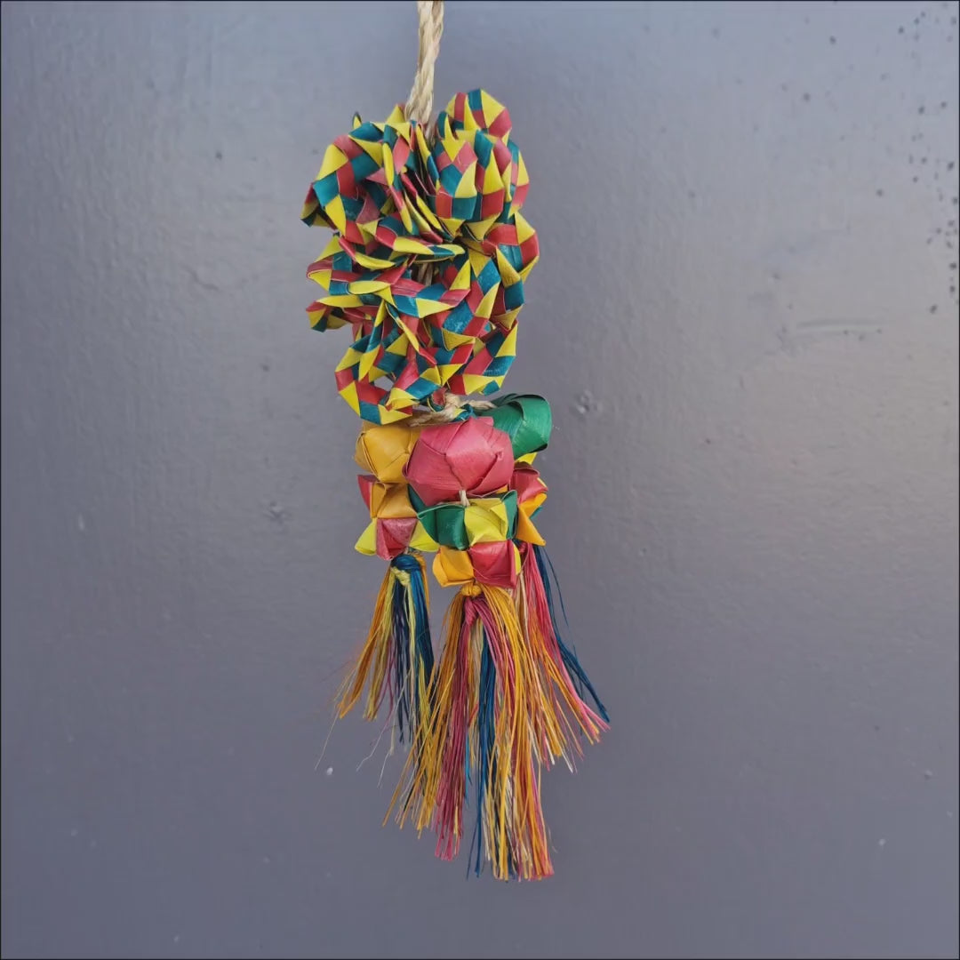 Woven Wonders Shredder Balls – woven palm leaf and abaca shredding toy for budgies, conures and other small parrots