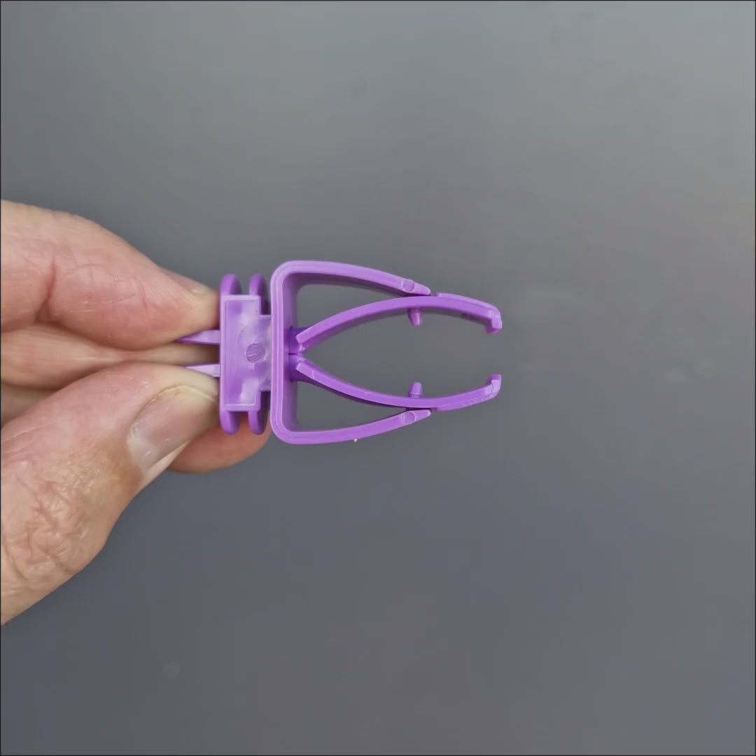 Bainbridge Cuttlebone Clips 2pk – plastic cuttlebone holder for birds of all sizes