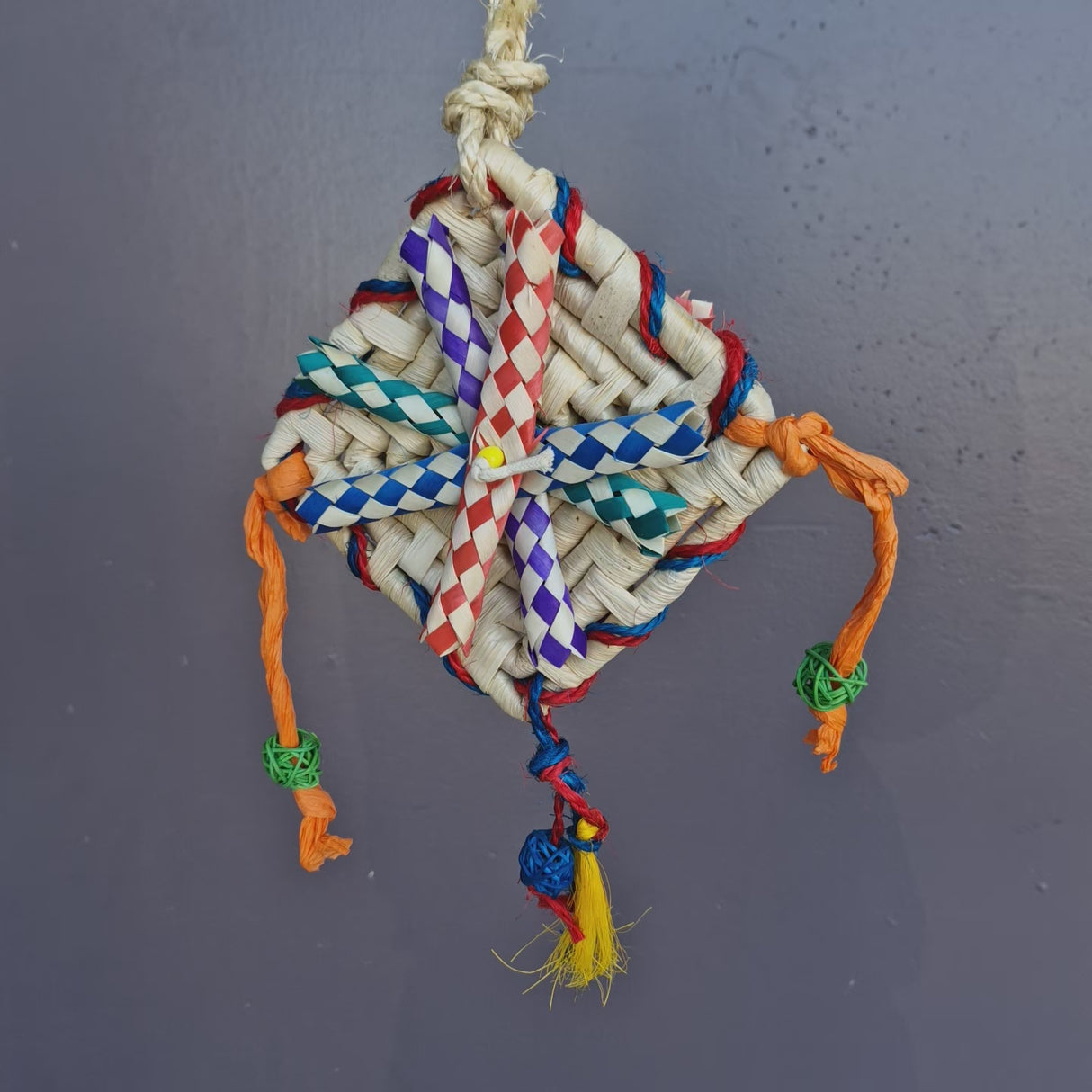 Diamond Pendant Chew – palm leaf and sisal rope chew toy for birds of all sizes