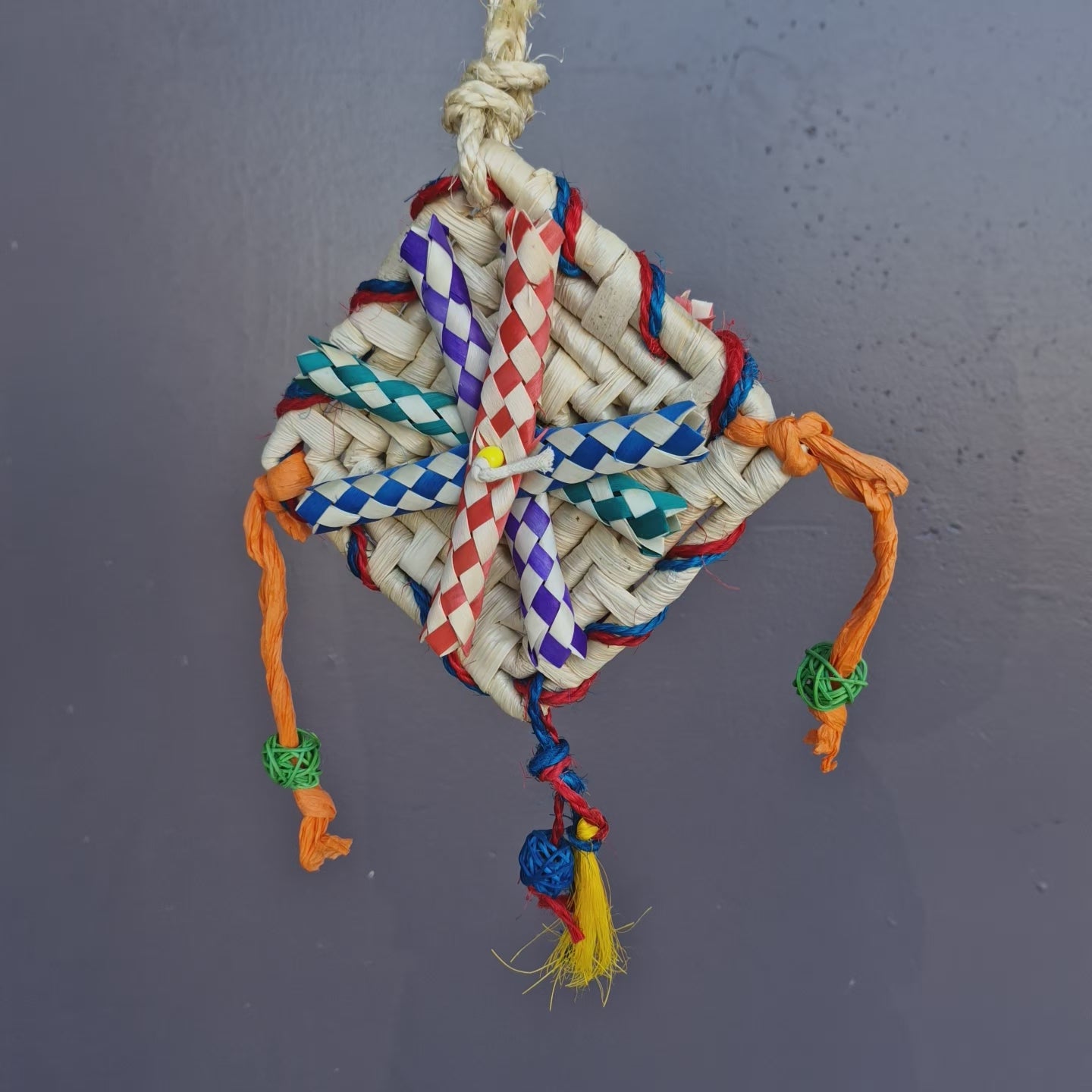 Diamond Pendant Chew – palm leaf and sisal rope chew toy for birds of all sizes